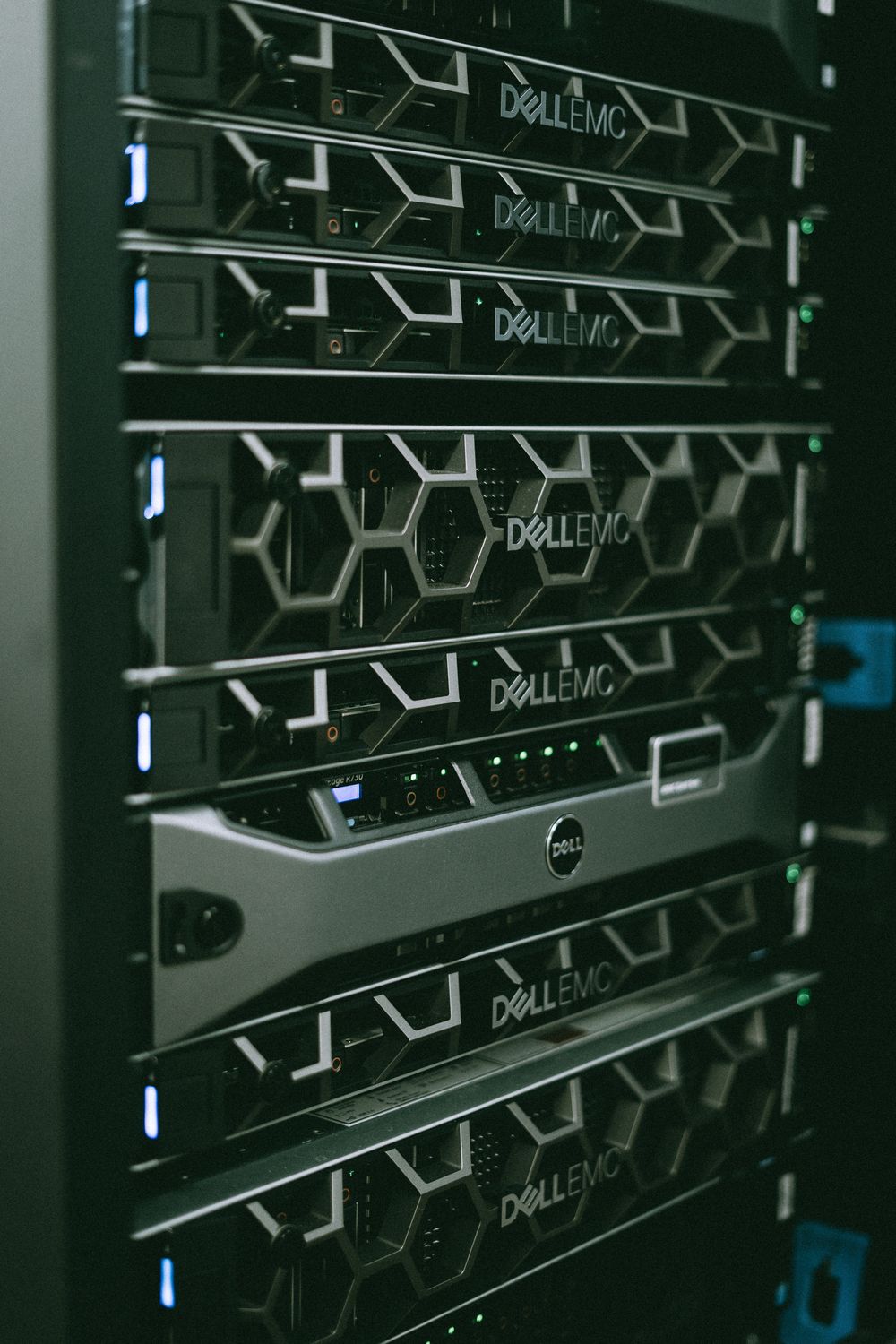 Rack de servidores de HostingPlus en su datacenter