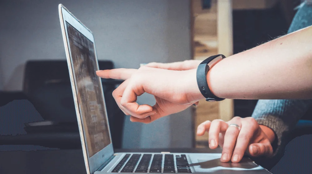 GoDaddy comprar hosting web requisitos